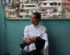 chef-brasileira-nascida-no-vidigal-leva-a-coxinha-a-paris